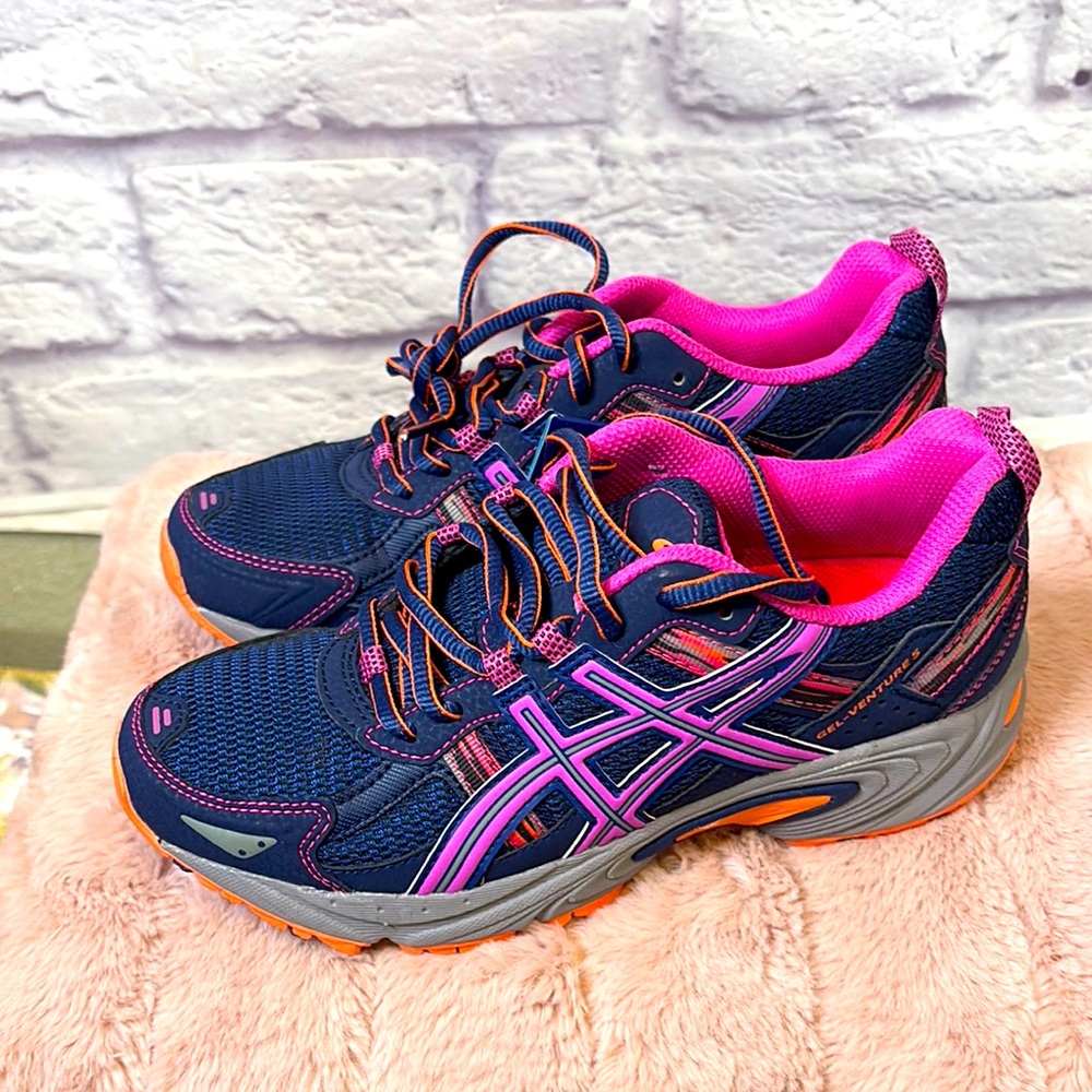 Women’s ASICS Gel Venture 5 T5N8N size 6 NWT